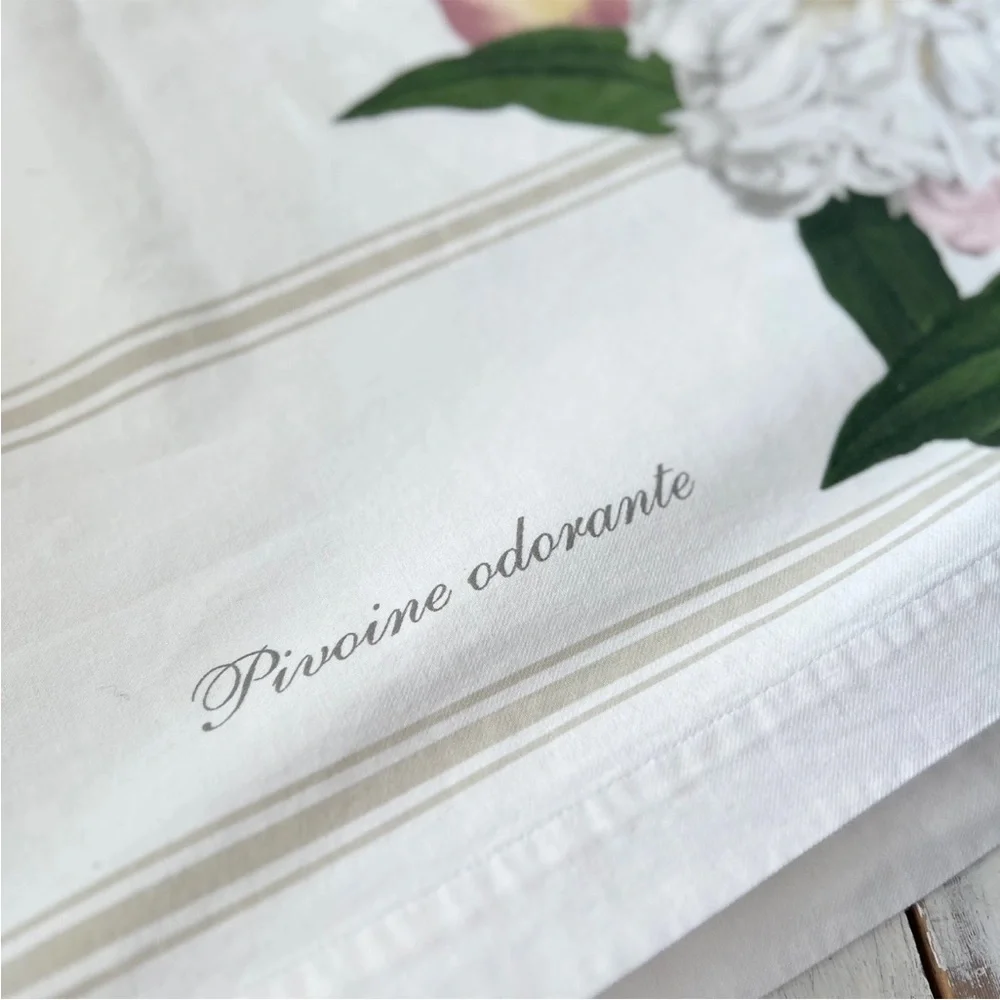 Williams Sonoma Botanical Peonies 70x90” Tablecloth Pivoine Odorante Spring